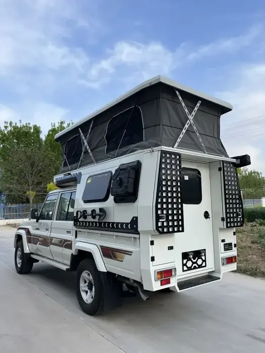 Flatbed camper on a LandCruiser 79.