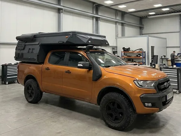Slide-in camper fitted on a Ford Ranger