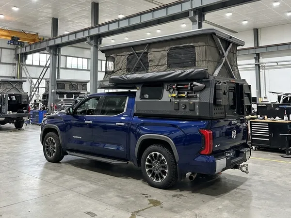 Slide-in camper fitted on a Toyota Tundra